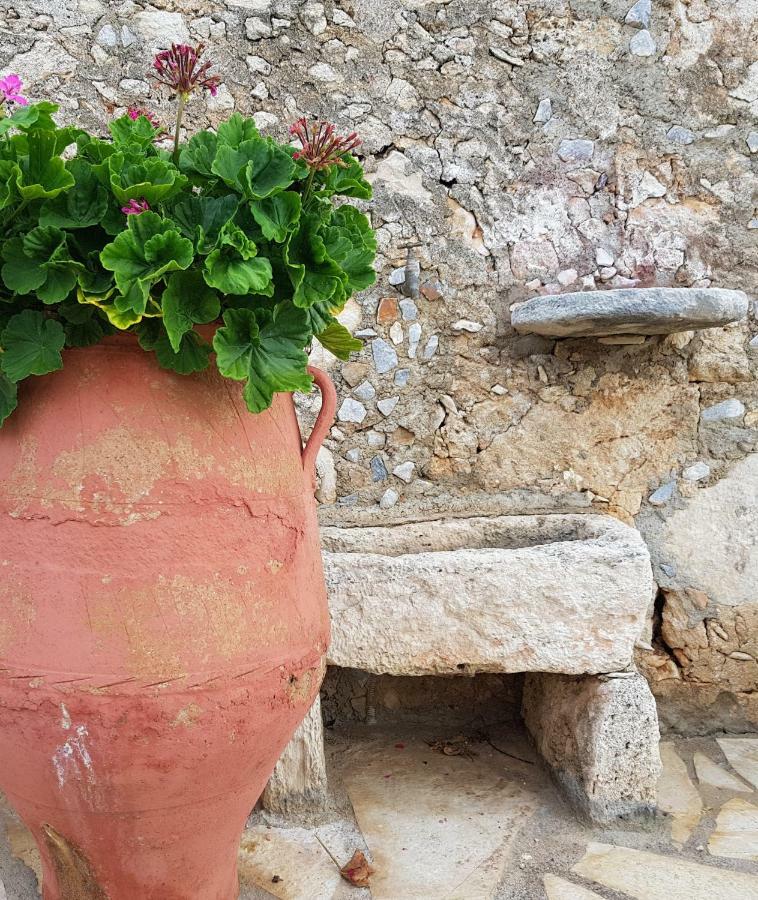 הוילה מגאלה קורפיה Anna'S Stone House מראה חיצוני תמונה