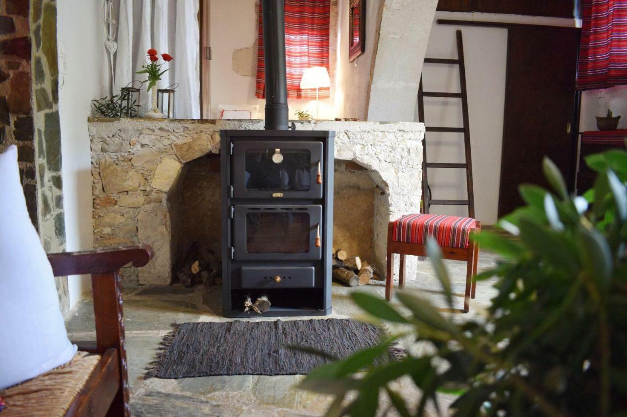 הוילה מגאלה קורפיה Anna'S Stone House מראה חיצוני תמונה