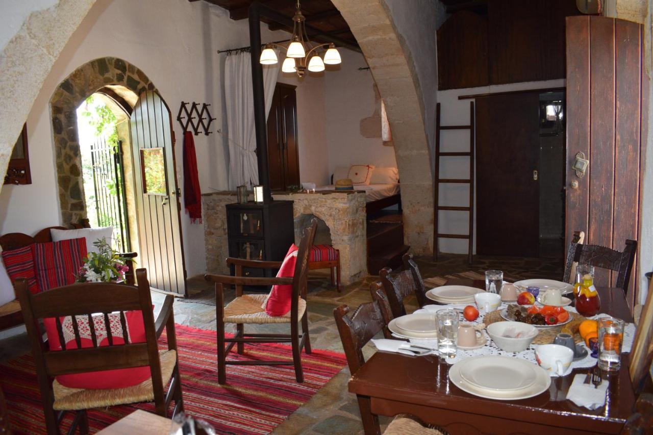 הוילה מגאלה קורפיה Anna'S Stone House מראה חיצוני תמונה