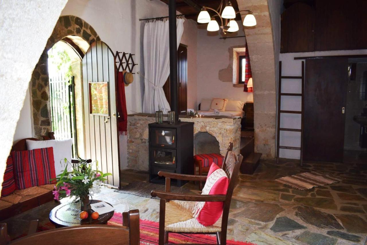 הוילה מגאלה קורפיה Anna'S Stone House מראה חיצוני תמונה